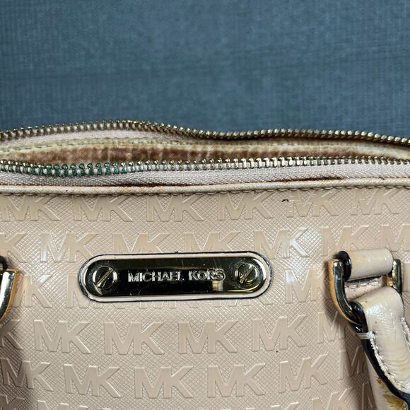 Michael Kors Cindy Monogram Satchel Bag Oyster Beige Patent Leather Dome Pockets - Picture 3 of 13